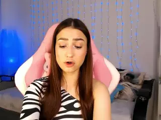 Chloe-Neal's Live Sex Cam Show