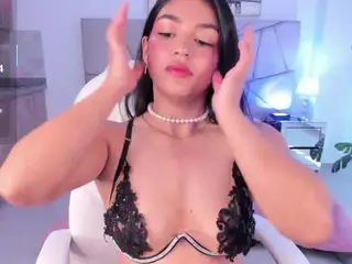 Emiilyy-Cooper's Live Sex Cam Show