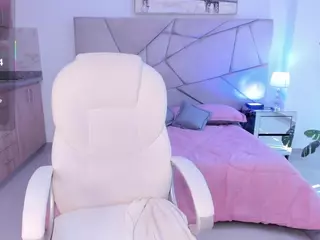 Emiilyy-Cooper's Live Sex Cam Show