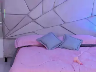 Emiilyy-Cooper's Live Sex Cam Show