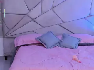 Emiilyy-Cooper's Live Sex Cam Show