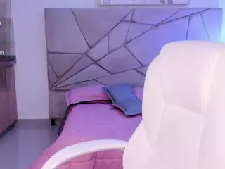 Emiilyy-Cooper's Live Sex Cam Show