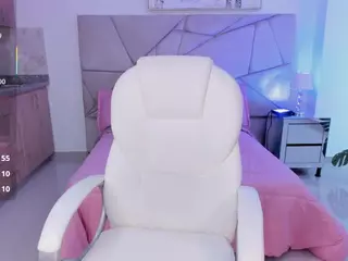 Emiilyy-Cooper's Live Sex Cam Show