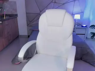 Emiilyy-Cooper's Live Sex Cam Show