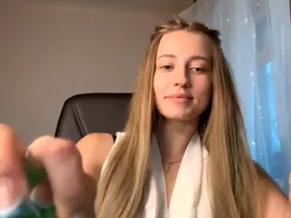 KatieBeames's Live Sex Cam Show