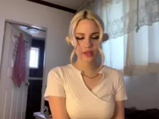 LynetCurrington's Live Sex Cam Show