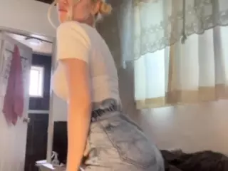 LynetCurrington's Live Sex Cam Show