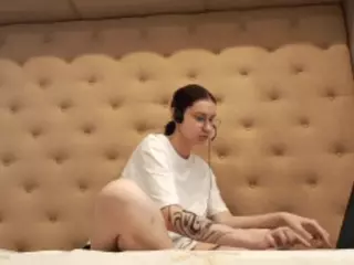 WandaBreed's Live Sex Cam Show
