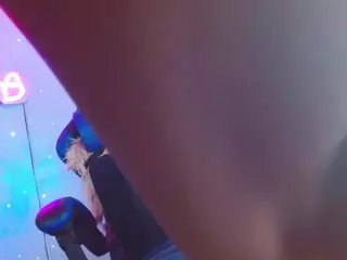 crystalevains's Live Sex Cam Show