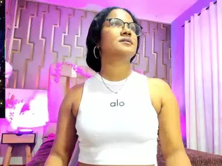 emma-arias's Live Sex Cam Show