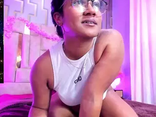 emma-arias's Live Sex Cam Show