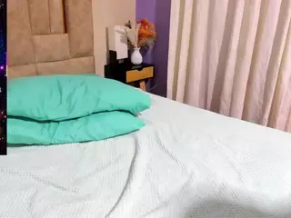 emma-arias's Live Sex Cam Show