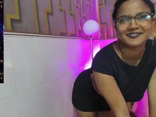 emma-arias's Live Sex Cam Show