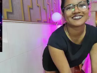 emma-arias's Live Sex Cam Show