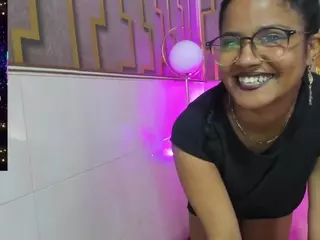 emma-arias's Live Sex Cam Show