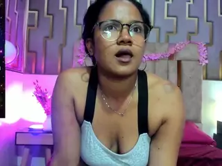 emma-arias's Live Sex Cam Show