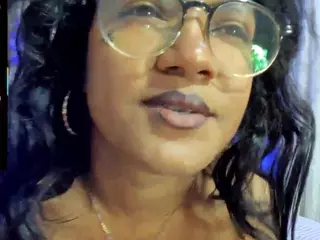 emma-arias's Live Sex Cam Show