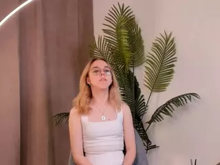 LinetteHartill's Live Sex Cam Show