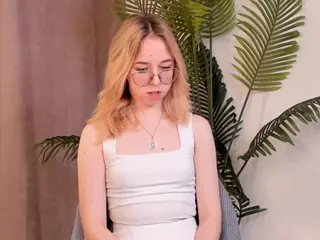 LinetteHartill's Live Sex Cam Show