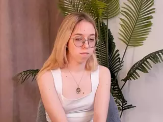 LinetteHartill's Live Sex Cam Show