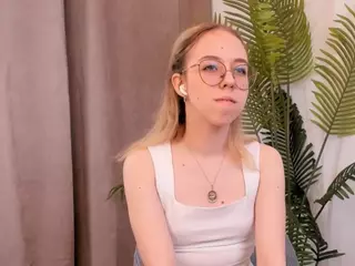 LinetteHartill's Live Sex Cam Show