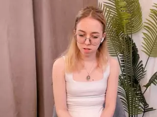 LinetteHartill's Live Sex Cam Show