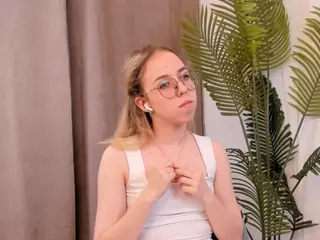 LinetteHartill's Live Sex Cam Show