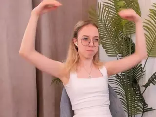 LinetteHartill's Live Sex Cam Show