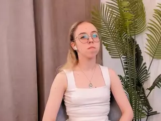 LinetteHartill's Live Sex Cam Show
