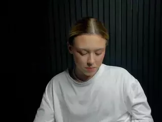 Gwen's Live Sex Cam Show