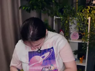 Mae's Live Sex Cam Show