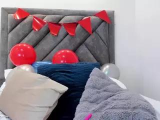 HiilaryDolce's Live Sex Cam Show