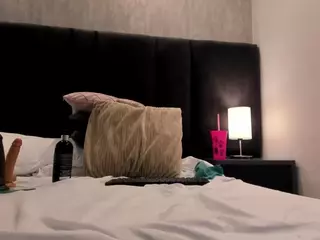 HiilaryDolce's Live Sex Cam Show