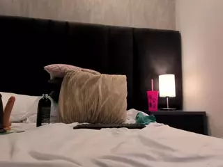 HiilaryDolce's Live Sex Cam Show