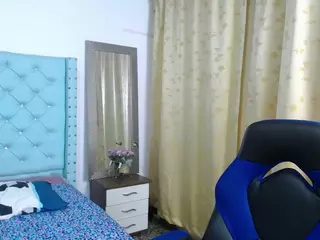 camila-curvy18's Live Sex Cam Show