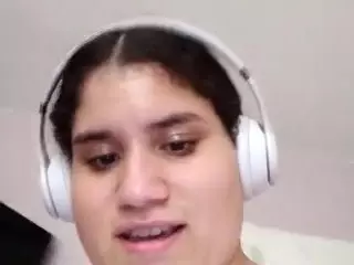 EllyGcutie's Live Sex Cam Show