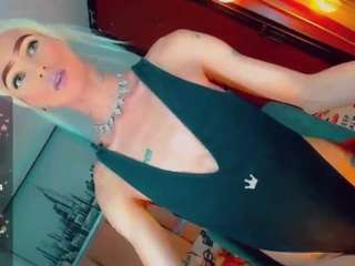 Live cam show with isabellalatingirs