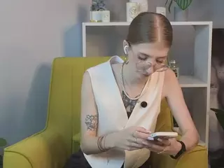 LoraBiers's Live Sex Cam Show