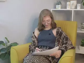 LoraBiers's Live Sex Cam Show