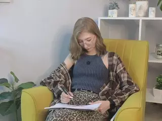 LoraBiers's Live Sex Cam Show
