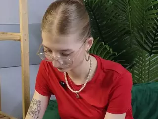 LoraBiers's Live Sex Cam Show