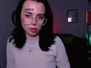 laura-queen's Live Sex Cam Show