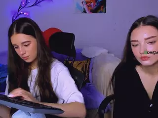 laura-queen's Live Sex Cam Show