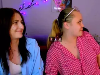 laura-queen's Live Sex Cam Show