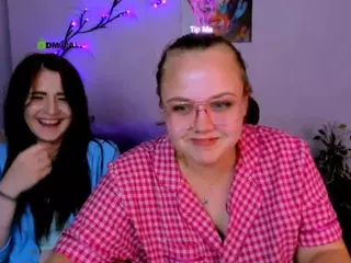 laura-queen's Live Sex Cam Show