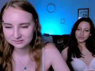 laura-queen's Live Sex Cam Show