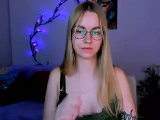 laura-queen's Live Sex Cam Show