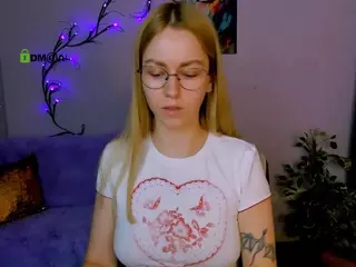 laura-queen's Live Sex Cam Show