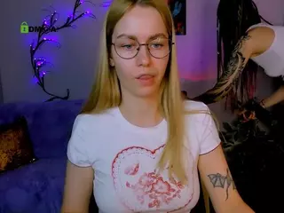 laura-queen's Live Sex Cam Show