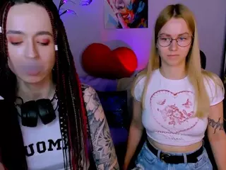 laura-queen's Live Sex Cam Show